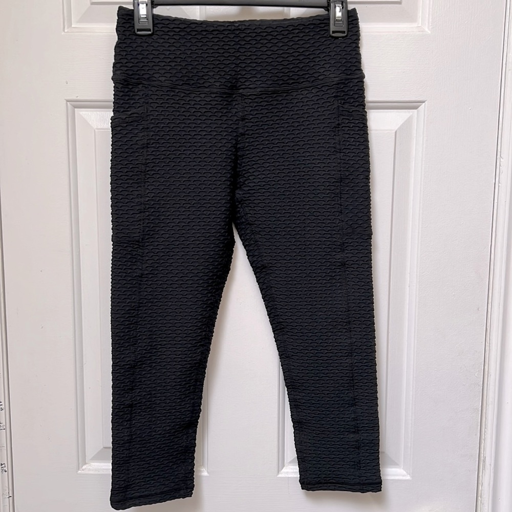 Constantly Varied Gear (CVG) Athlete Armor Black Capri Leggings Size Small